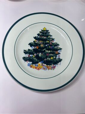 Totally Today Set of 4 Holiday Tree Christmas Plates